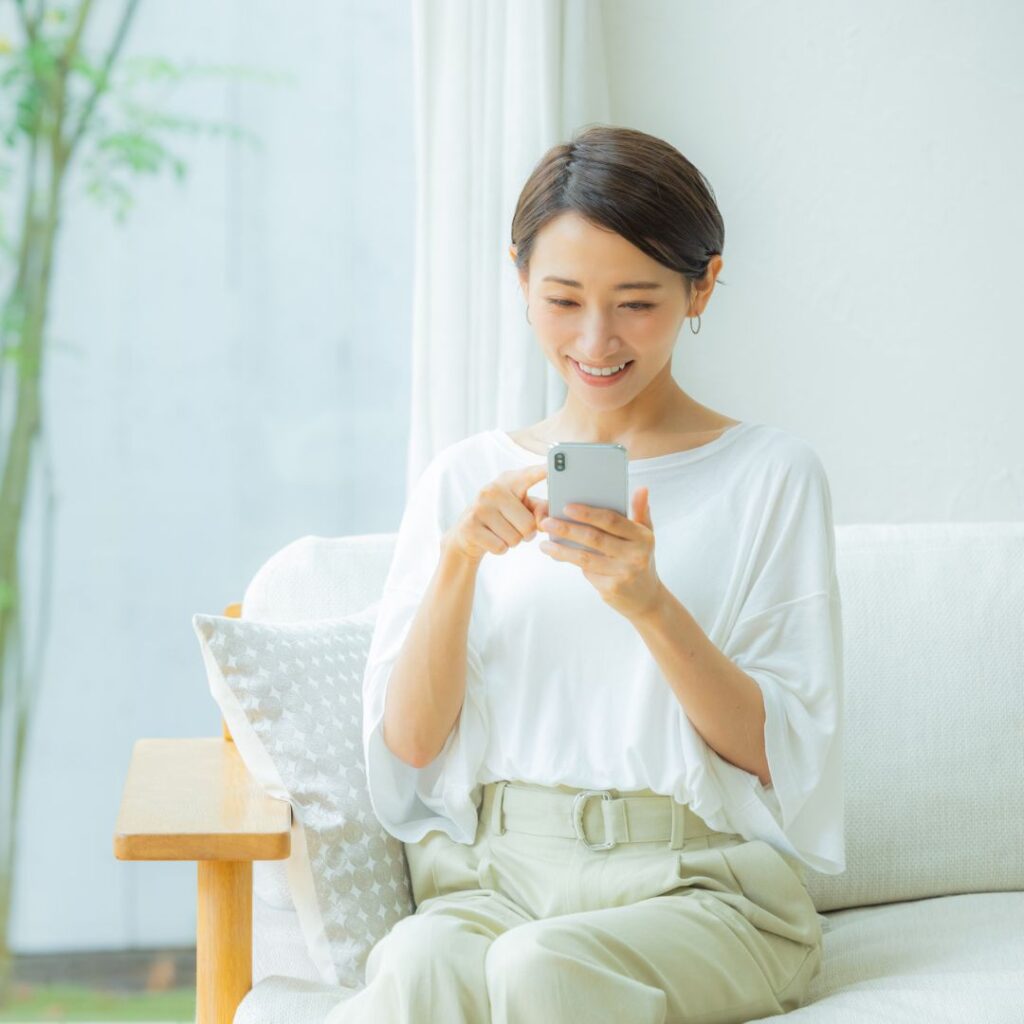 マリッジブルー診断をする女性の画像