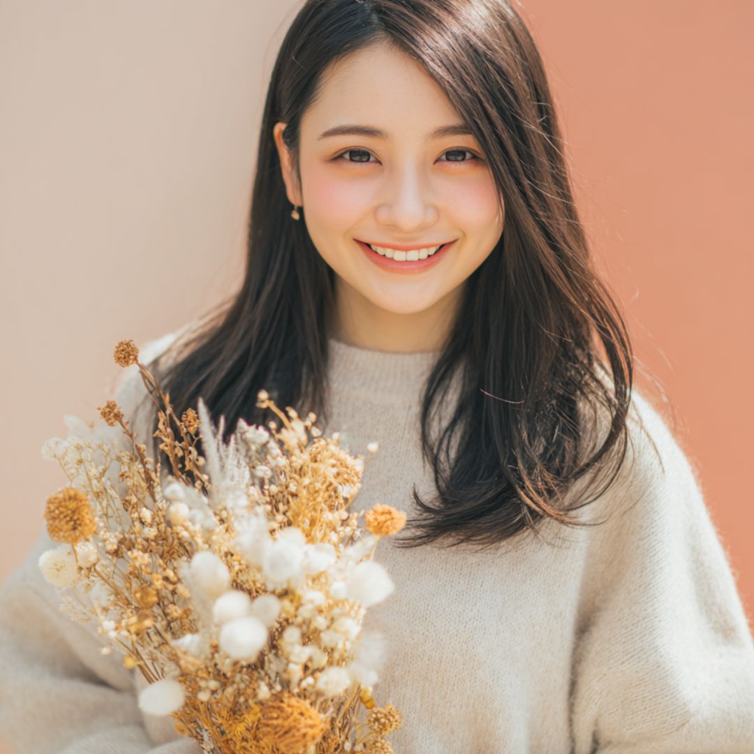 干支×星座の運勢を考える婚活女性の画像